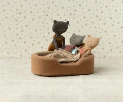 Alternative view of Gatito Chatón. Negro